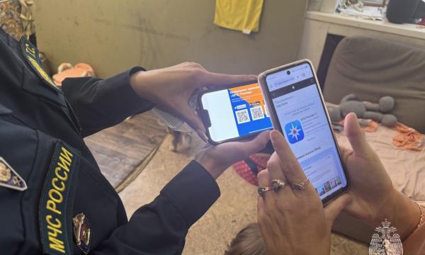 Сотрудники МЧС обучают многодетные семьи правилам пожарной безопасности