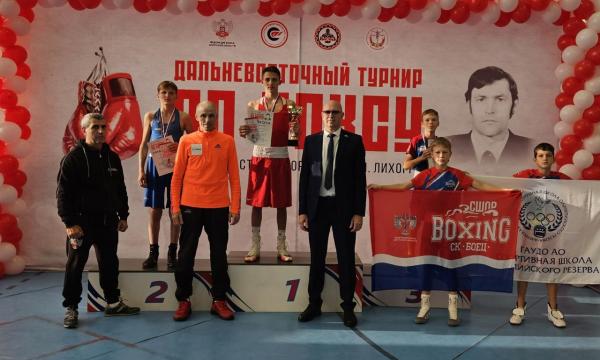 Боксёры из Шахтёрска принесли Сахалину три медали с дальневосточного турнира