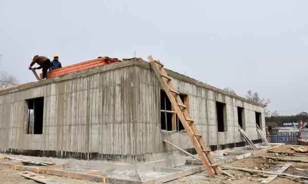 В селе Гастелло идет возведение двухквартирных домов для переселенцев из аварийного жилья