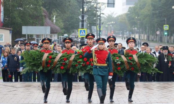 Торжественное шествие и военный парад прошли в Южно-Сахалинске