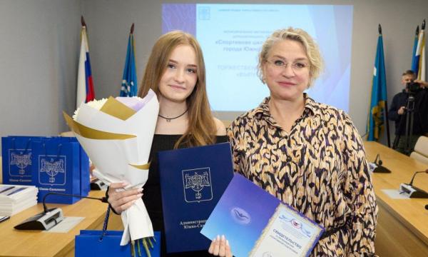 В Южно-Сахалинске состоялась торжественная церемония награждения выпускников спортивной школы по плаванию