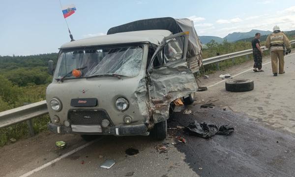 Три автомобиля столкнулись на трассе Южно-Сахалинск &ndash; Оха