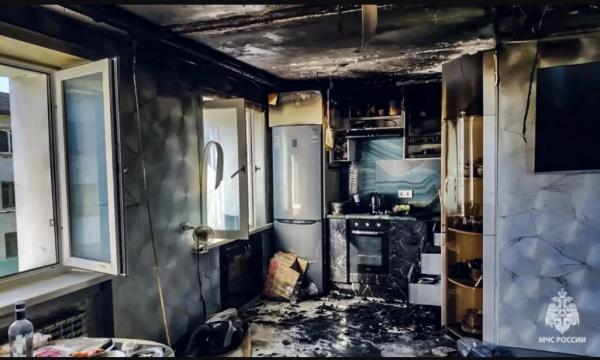 Сотрудники МЧС спасли 60-летнего мужчину на пожаре в Холмске