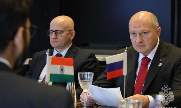 Глава МЧС России Александр Куренков и Главный секретарь офиса Премьер-министра Республики Индия доктор Мишра Прамод Кумар обсудили вопросы сотрудничества