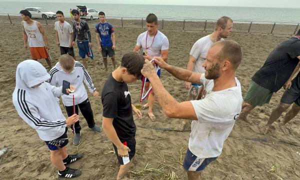 В Аниве провели первые в области детские соревнования по пляжному регби