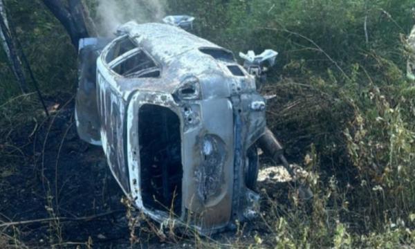 На трассе Южно-Сахалинск - Оха автомобиль съехал в кювет и полностью сгорел