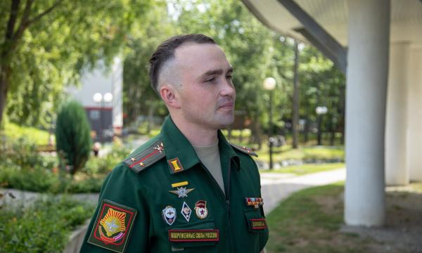 Сахалинский ветеран-орденоносец проходит стажировку в министерстве соцзащиты