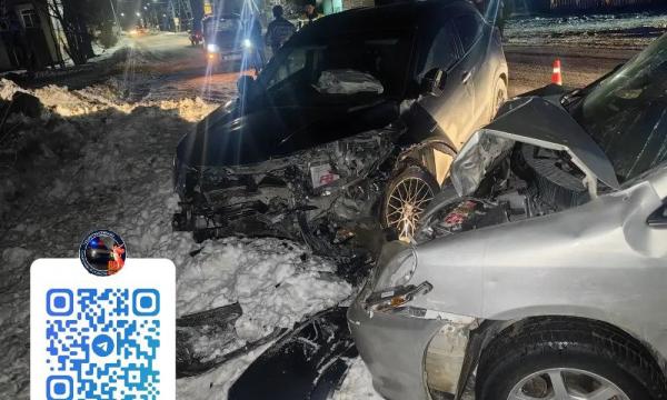 На трассе Долинск &ndash; Быков столкнулись Toyota и Honda