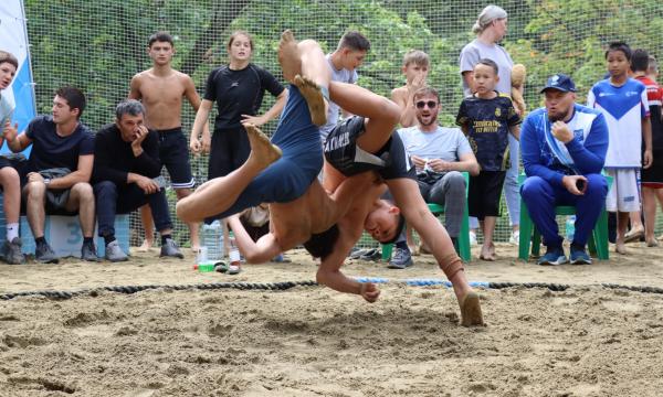 В Южно-Сахалинске прошел первый крупный турнир по пляжной борьбе