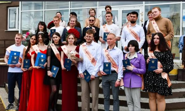 В Поронайске выпускникам Сахалинского политехнического центра № 3 вручили последние в этом году дипломы