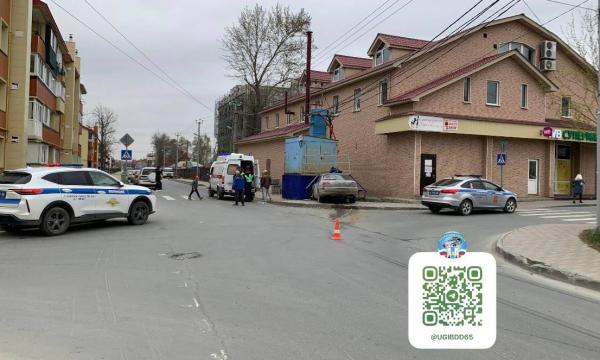 Водитель "Toyota Hiace" устроил ДТП на перекрестке Анивская и Телеграфная