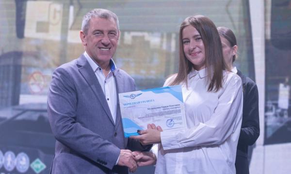 День автотранспортников отметили в Южно-Сахалинске наградами и благодарностями День автотранспортников отметили в Южно-Сахалинске наградами и благодарностями