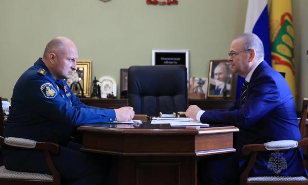 Главы МЧС России Александр Куренков и Пензенской области Олег Мельниченко обсудили меры по защите населения Главы МЧС России Александр Куренков и Пензенской области Олег Мельниченко обсудили меры по защите населения