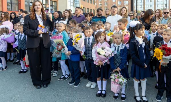 Более 31 тысячи школьников сели за парты в Южно-Сахалинске в День знаний