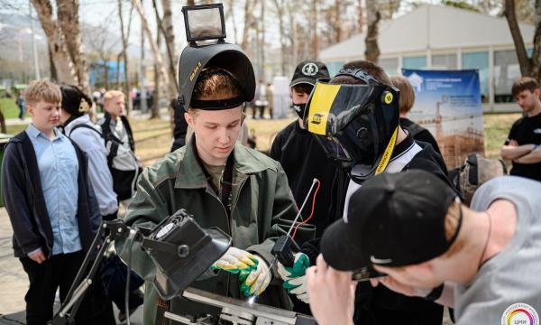 В парке Южно-Сахалинска провели акцию "Активное лето"
