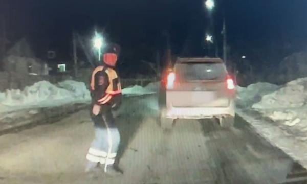 В Поронайске водитель пытался скрыться от автоинспекторов, пытавшихся его остановить