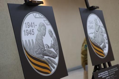 Фотовыставки памятных монет открылись в музеях Сахалина