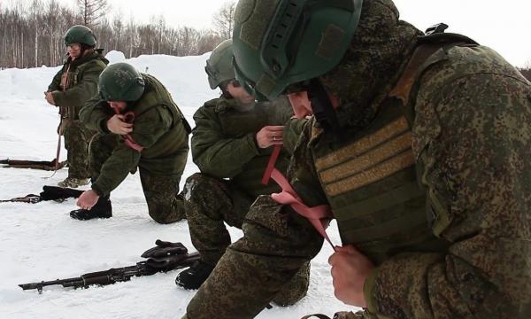 Сахалинские мотострелки приступили к занятиям по тактической медицине