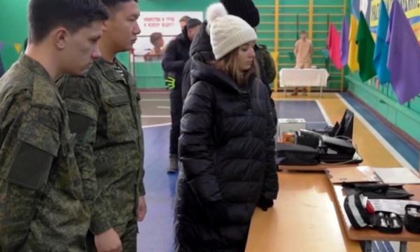 Военнослужащие Сахалина провели со школьниками соревнования "Студенческий десант"