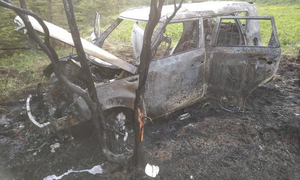 Очевидцы спасли водителя из горящего Renault на трассе Корсаков – Новиково