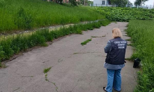 В Холмске на стадионе нашли мертвого мужчину