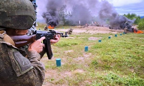 Военнослужащие мотострелковых подразделений ВВО проходят боевое слаживание на Сахалине
