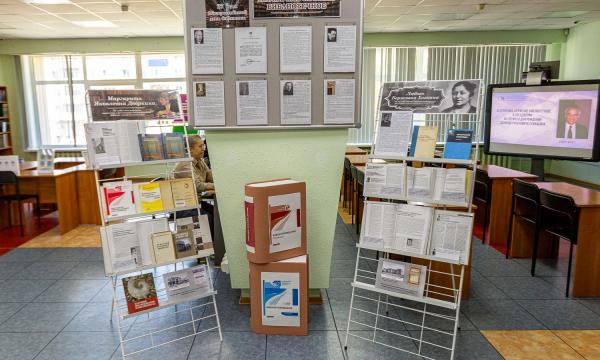 На Сахалине открылась выставка "Безупречное служение"