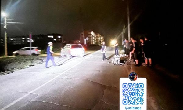 В Корсакове Toyota Corolla столкнулась с мопедом