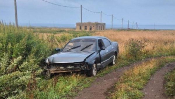 На дороге Курильск &ndash; Рейдово автомобиль съехал в кювет