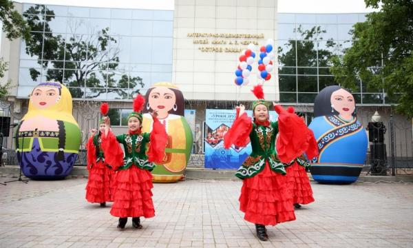 Спеть по-татарски, станцевать по-бурятски и пройти семейный квест можно будет на День России в музее книги Чехова