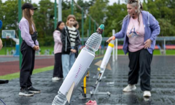 Более 1300 сахалинских школьников запустили самодельные ракеты на фестивале в Южно-Сахалинске