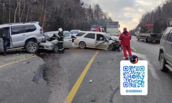 Три автомобиля столкнулись на трассе Южно-Сахалинск - Корсаков