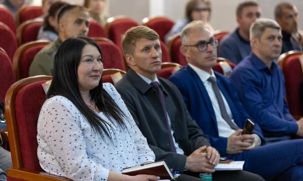 Вице-мэр Южно-Сахалинска встретилась с жителями Ново-Александровска