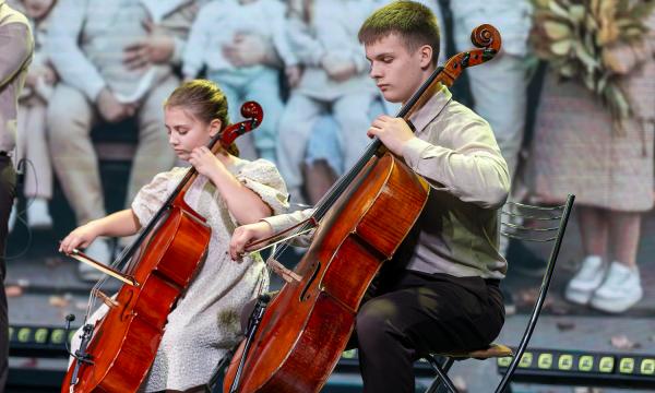 Южно‑Сахалинск отмечает День матери: праздник любви и ответственности