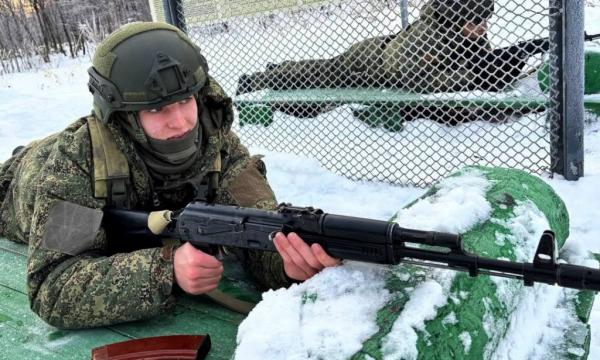 Сахалинские школьники выполнили боевые стрельбы из АК-74