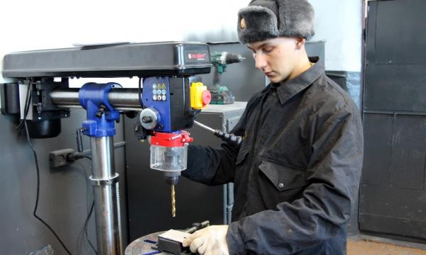 Военнослужащие гвардейского армейского корпуса ВВО выполняют перевод техники на зимний режим