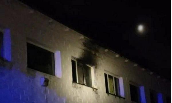 В Тымовском потушили заброшенную баню
