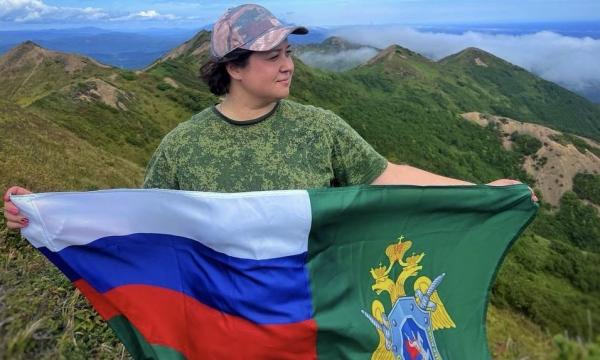 Сахалинский следователь поднялась на гору Жданко в преддверии Дня Победы над милитаристской Японией