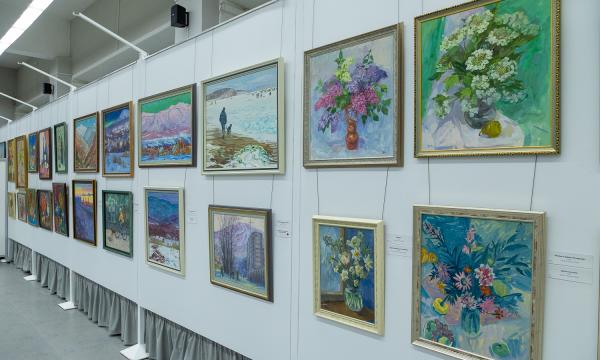 Выставка "Сахалинская палитра" представит творческое наследие Ирины Нестеровой