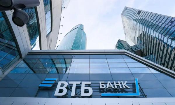 Мерч как эмоциональная связь: зачем бренды открывают магазины корпоративной "сувенирки"