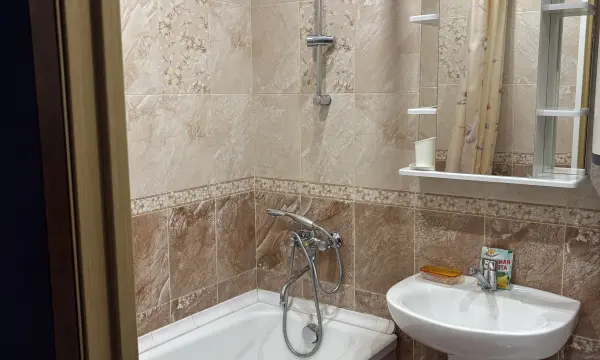 2 к. квартира &bull; Брежневка &bull; 42 кв.м. &bull; 3/5 этаж


















 4